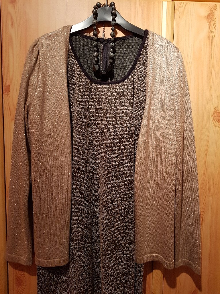 2 dameskleedjes maat 42-44, Enlèvement ou Envoi, Comme neuf, Taille 42/44 (L), Beige