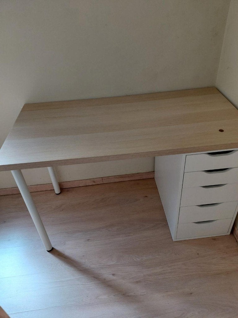 Bureau, Ophalen, Schoolbureau, Zo goed als nieuw, IKEA