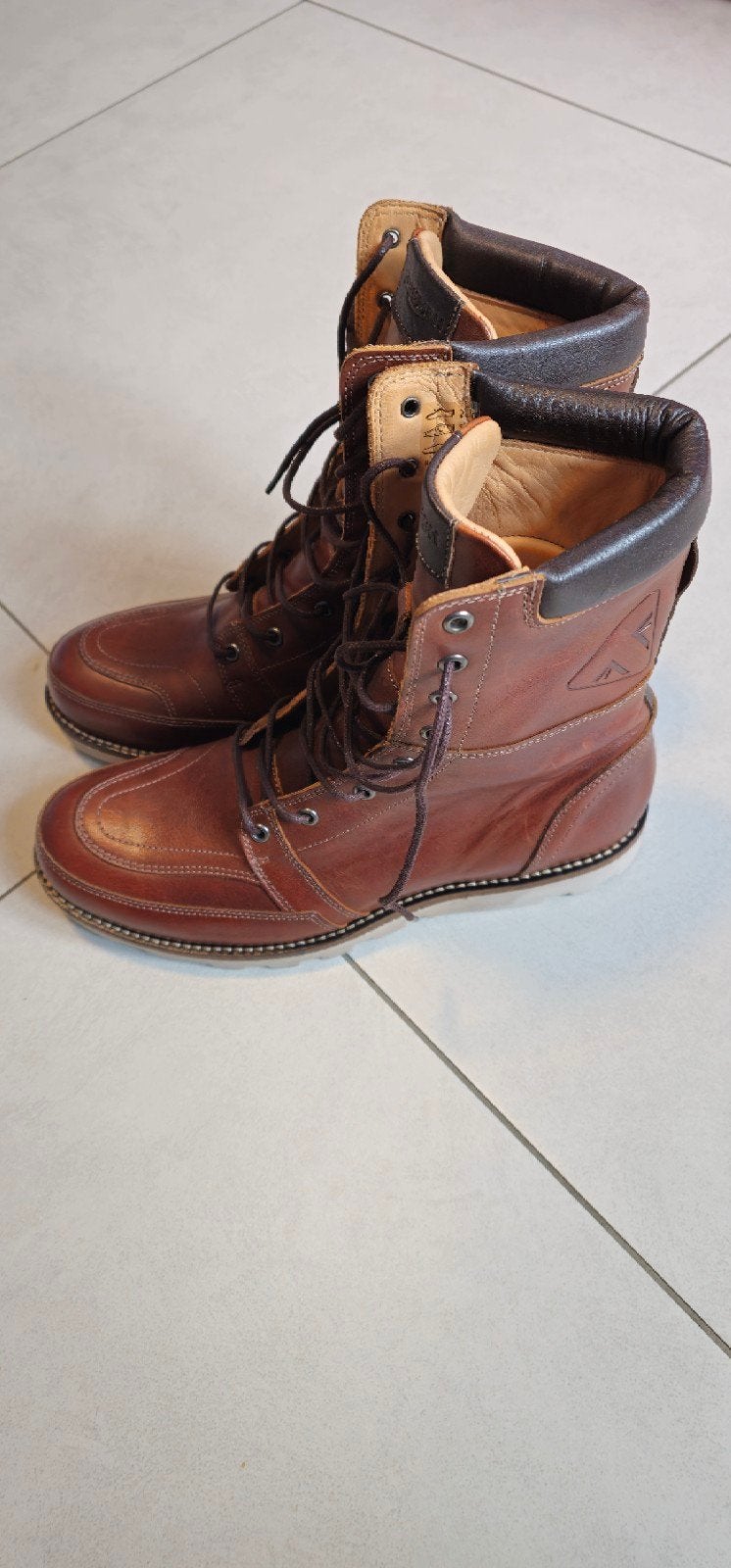 Echte ledere motor schoenen Triumph twv 300€ .
Nieuw .Maat 4, Motoren, Ophalen