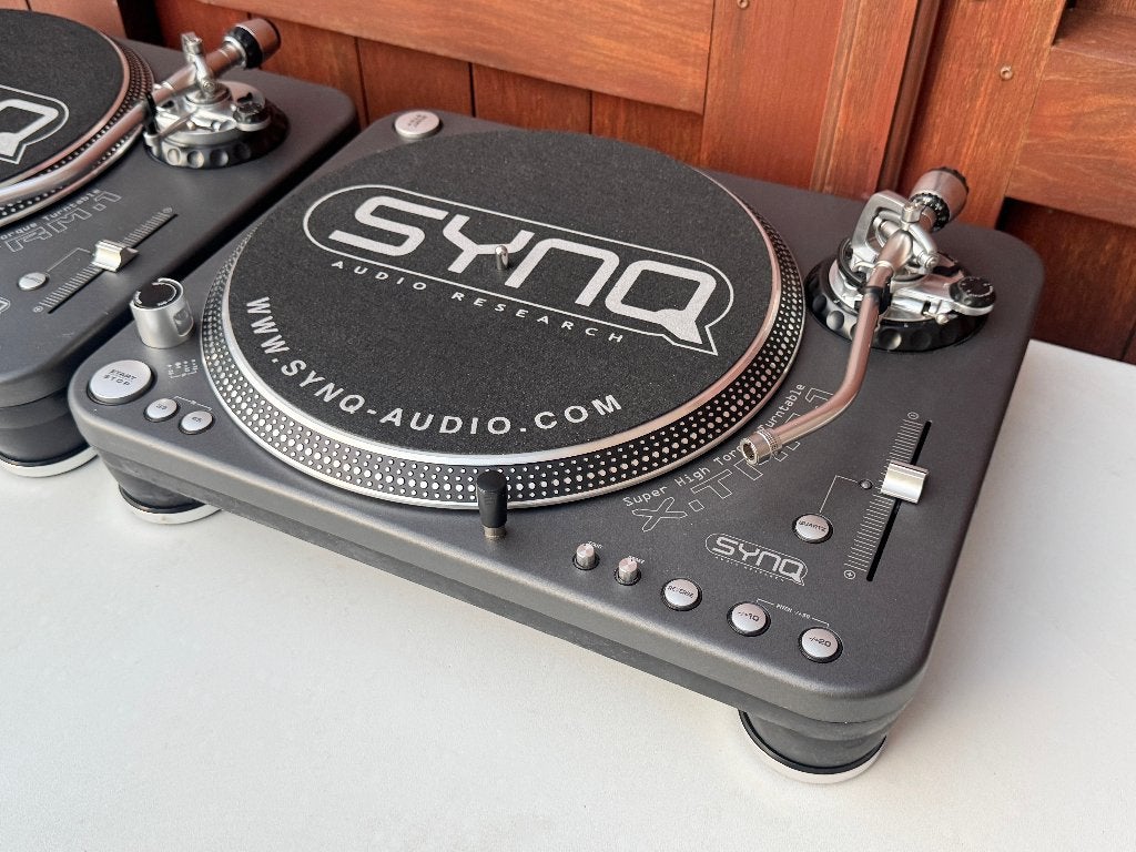 2x SYNQ XTRM 1 Platenspeler Set, TV, Hi-fi & Vidéo, Tourne-disques, Autres marques, Tourne-disque, Comme neuf, Enlèvement
