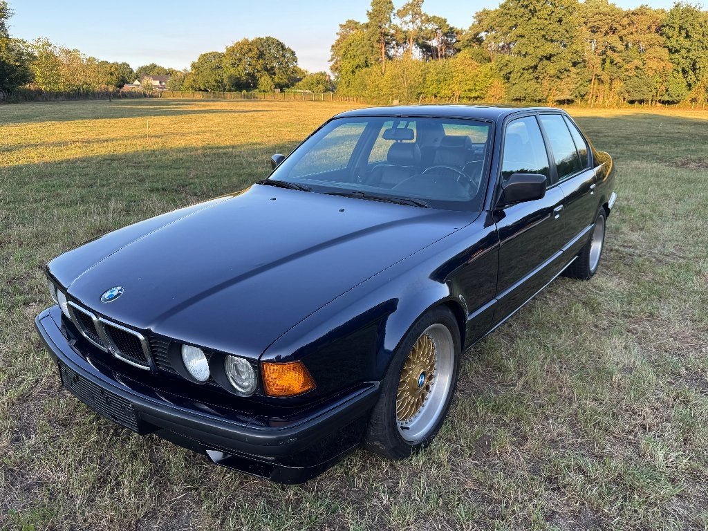 BMW 750 i OLDTIMER !!! met 274000 km in propere staat, Auto's, BMW, Automaat, 4 deurs, Achterwielaandrijving, 5000 cc