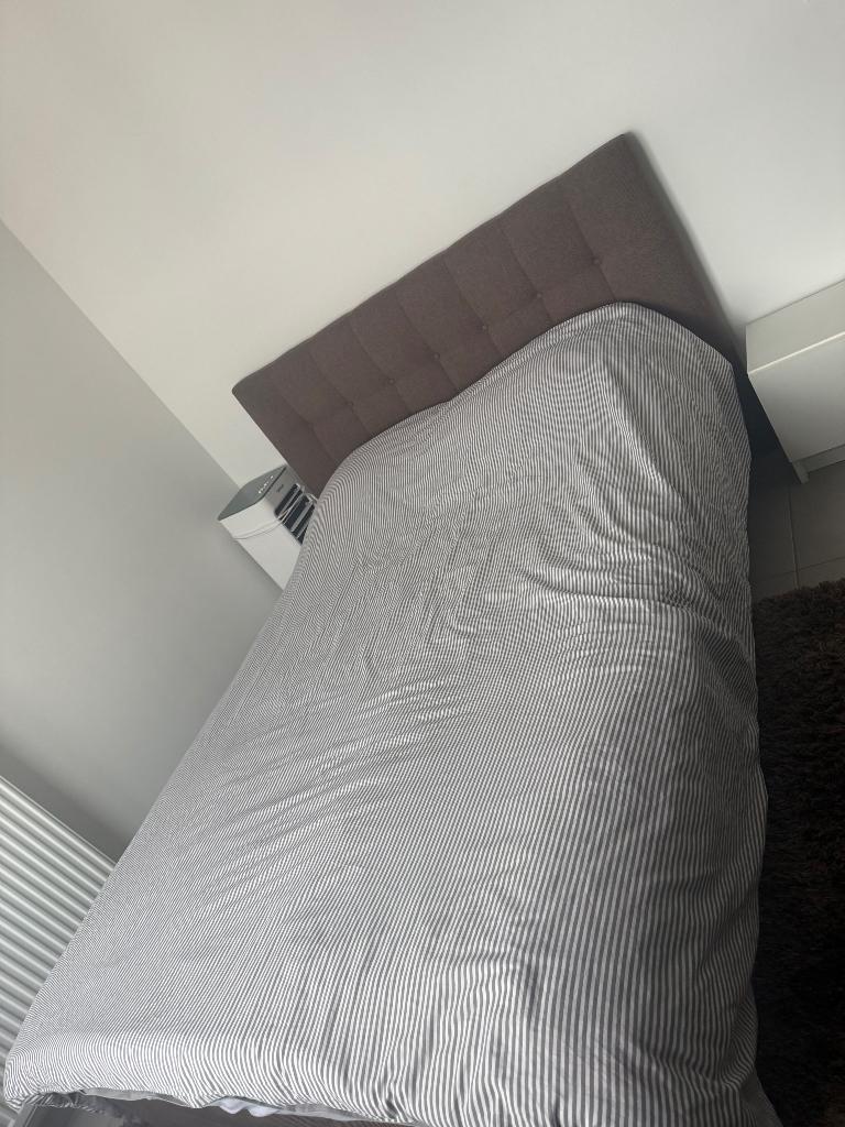 Bed 1,5 persoons, Huis en Inrichting, Slaapkamer | Bedden, Ophalen, Gebruikt, Tweepersoons, Bruin