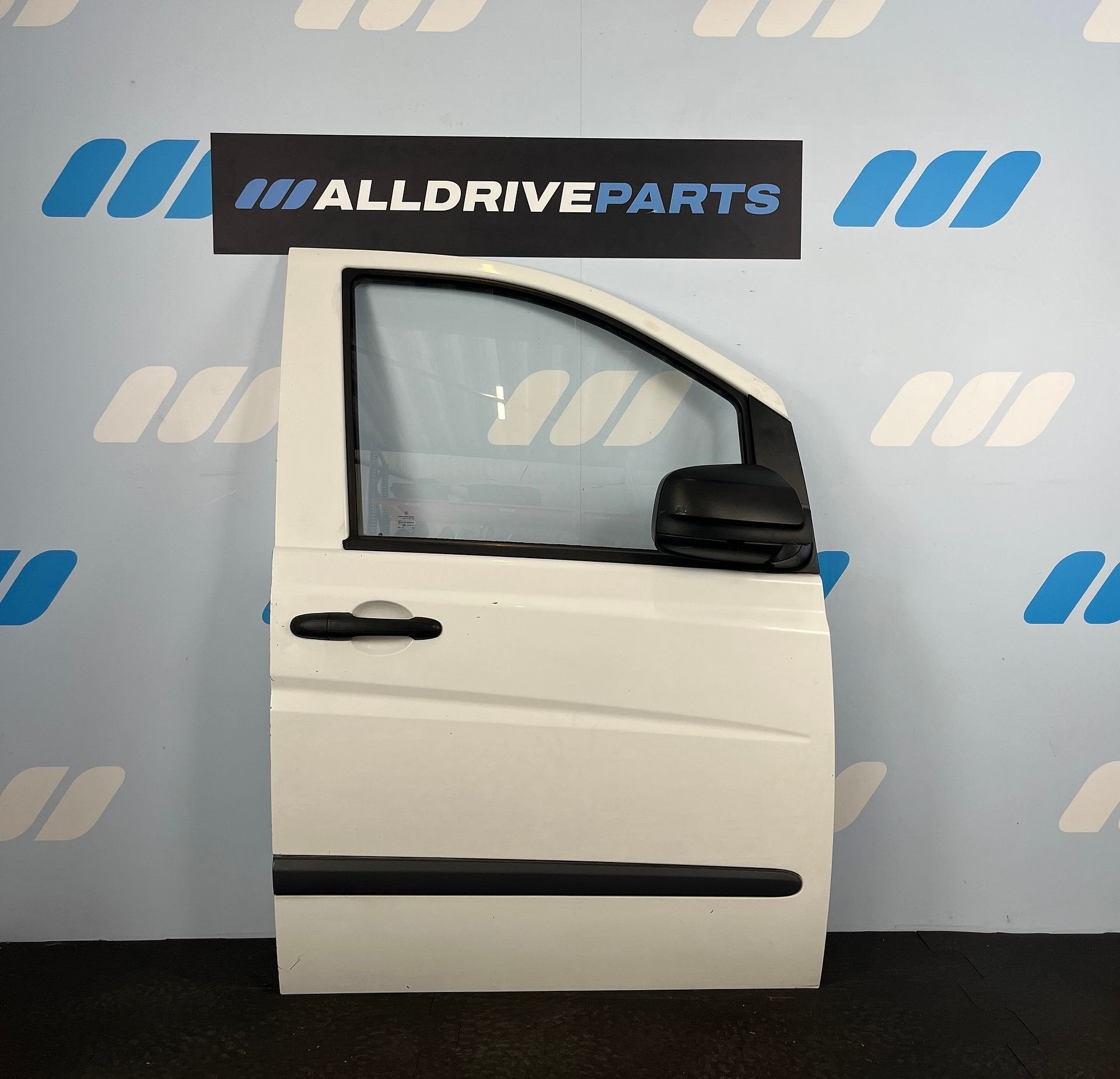 Porte avant droite Mercedes Vito W639 blanc A6397201105, -, Droite, Utilisé, Porte