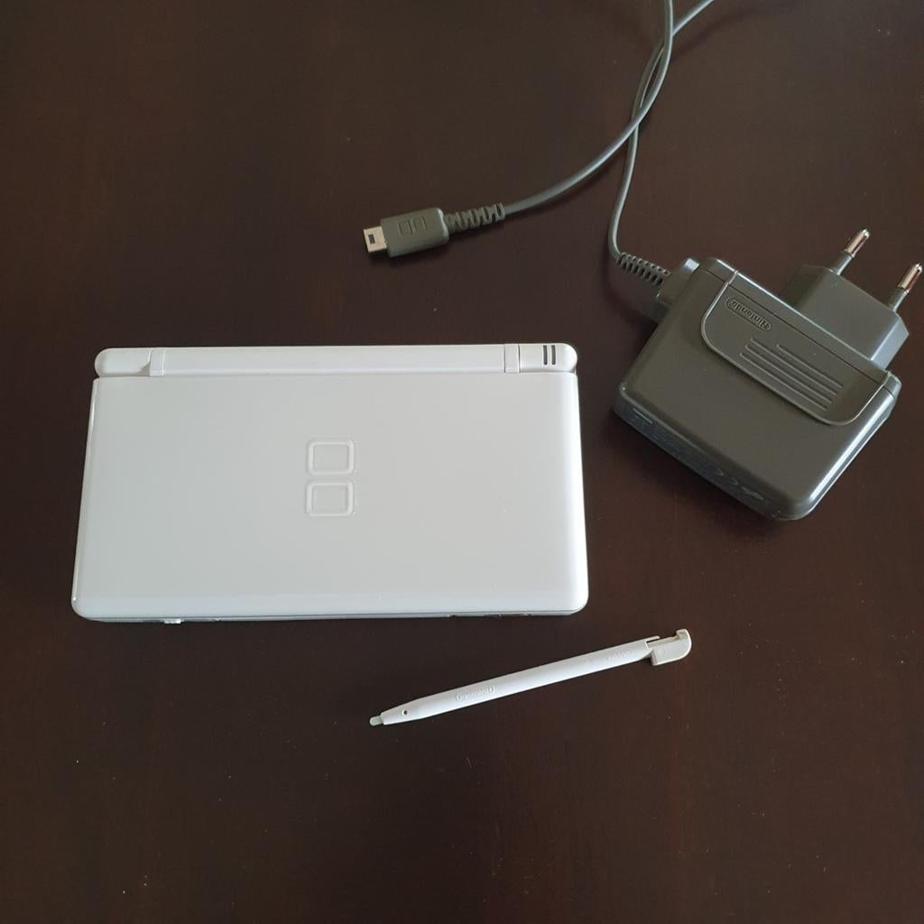 Nintendo DS lite 2006, Games en Spelcomputers, Spelcomputers | Nintendo DS, Ophalen, Met games, Wit, Zo goed als nieuw
