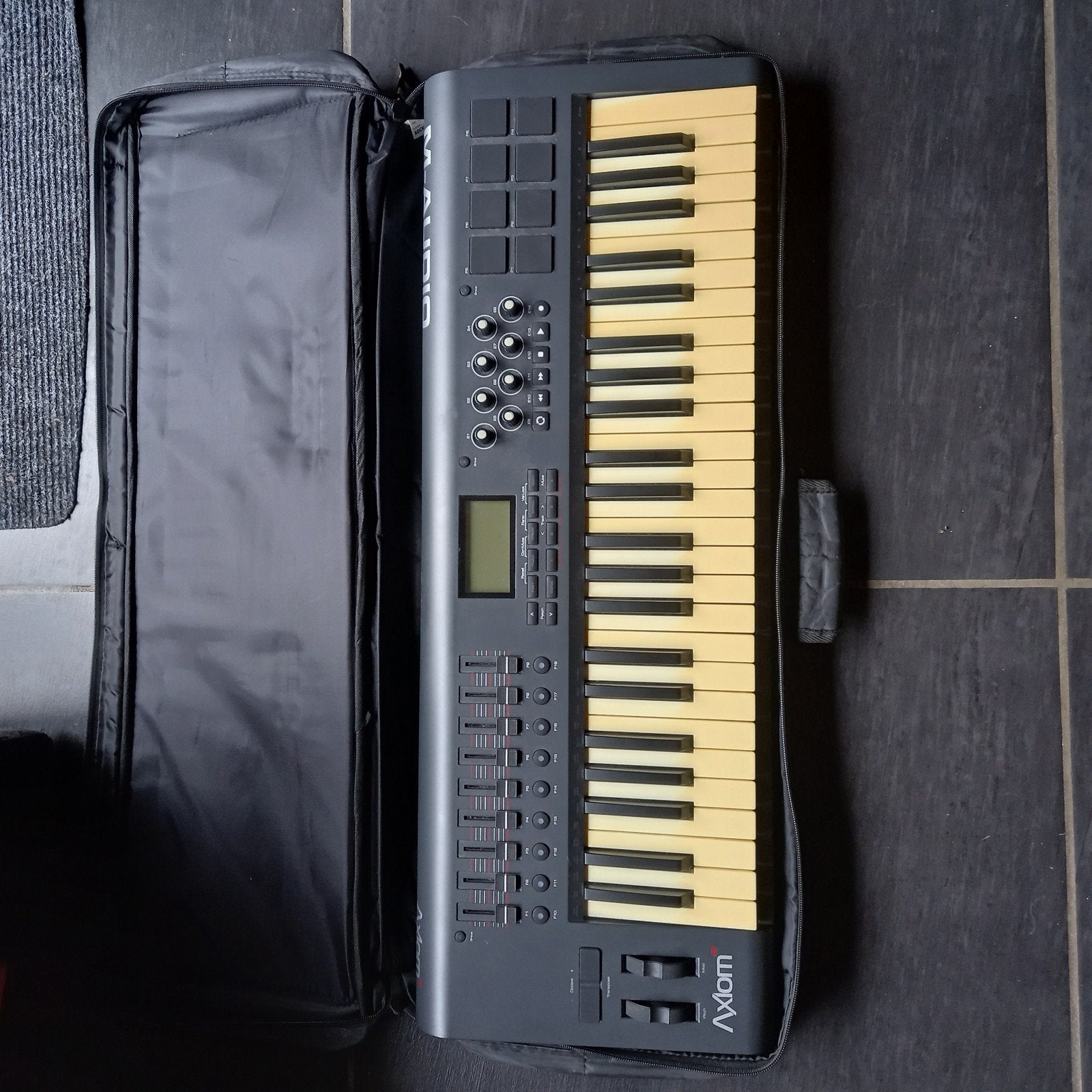 M-Audio axiom 49, Enlèvement, Utilisé, 49 touches, Connexion MIDI