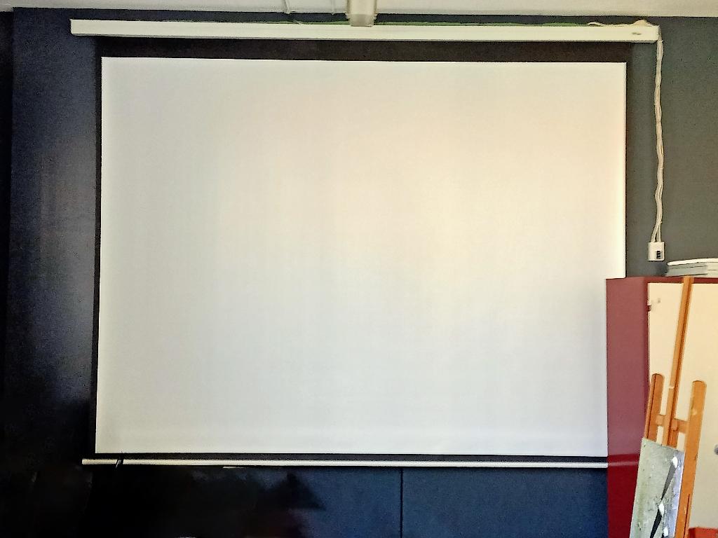 Elektrisch Projectiescherm met afstandsbediening, TV, Hi-fi & Vidéo, Écrans de projection, Comme neuf, Électrique, Enlèvement