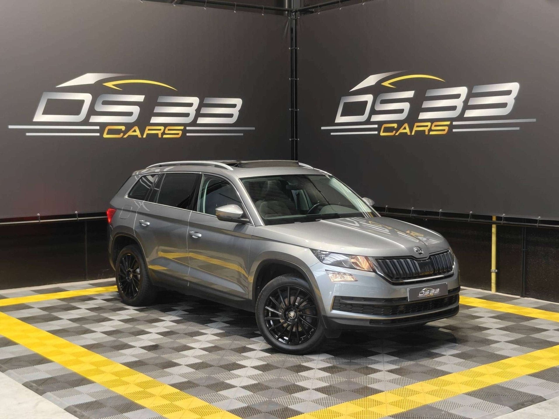 Skoda Kodiaq 1.5 TSI 7-zit/Pano/19 inch/CAM/Zetelverwarming/, Argent ou Gris, Achat, Entreprise, Noir