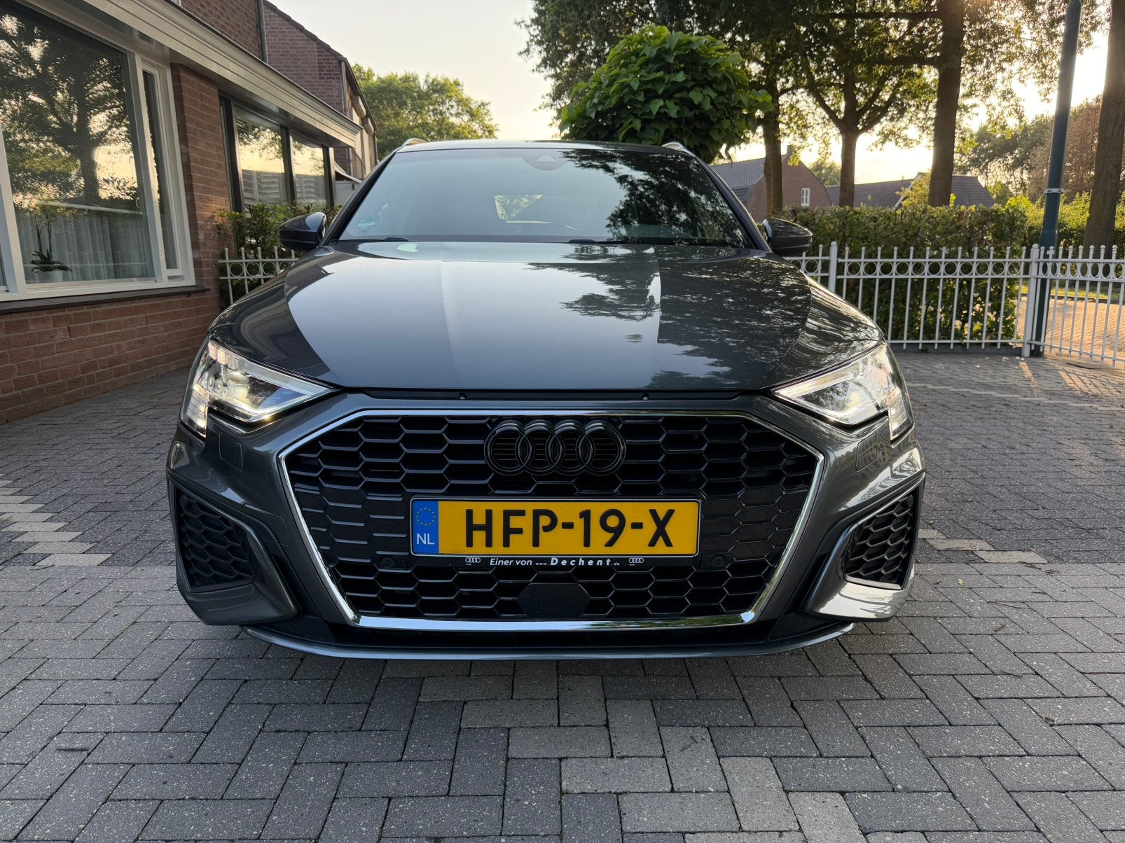 Audi A3 40 Tfsi e 3x S-line Bang & Olufsen, Daytona grijs, Auto's, 4 deurs, 4 cilinders, Grijs, Dealer onderhouden