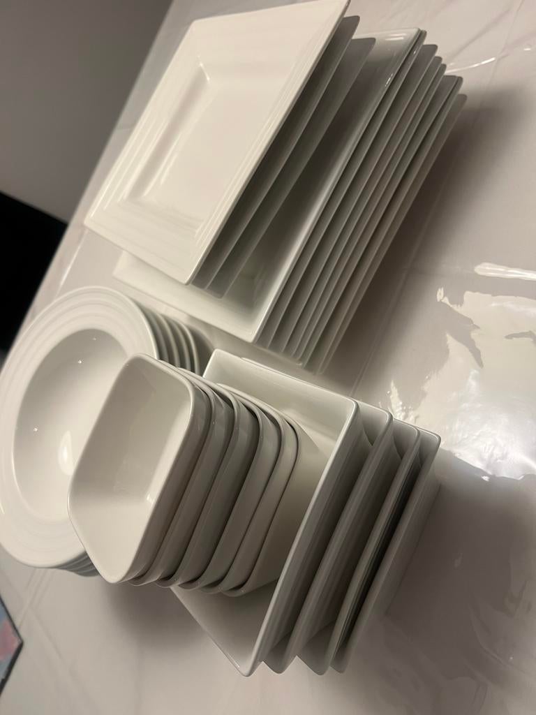 Servies van YONG, Ophalen, Zo goed als nieuw