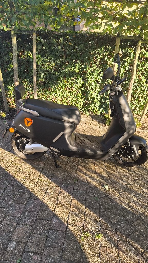 Elektrische scooter - Yadea G5 - 45 km/u – 955 km, Vélos & Vélomoteurs, Overige merken, Comme neuf, Classe B (45 km/h), Enlèvement