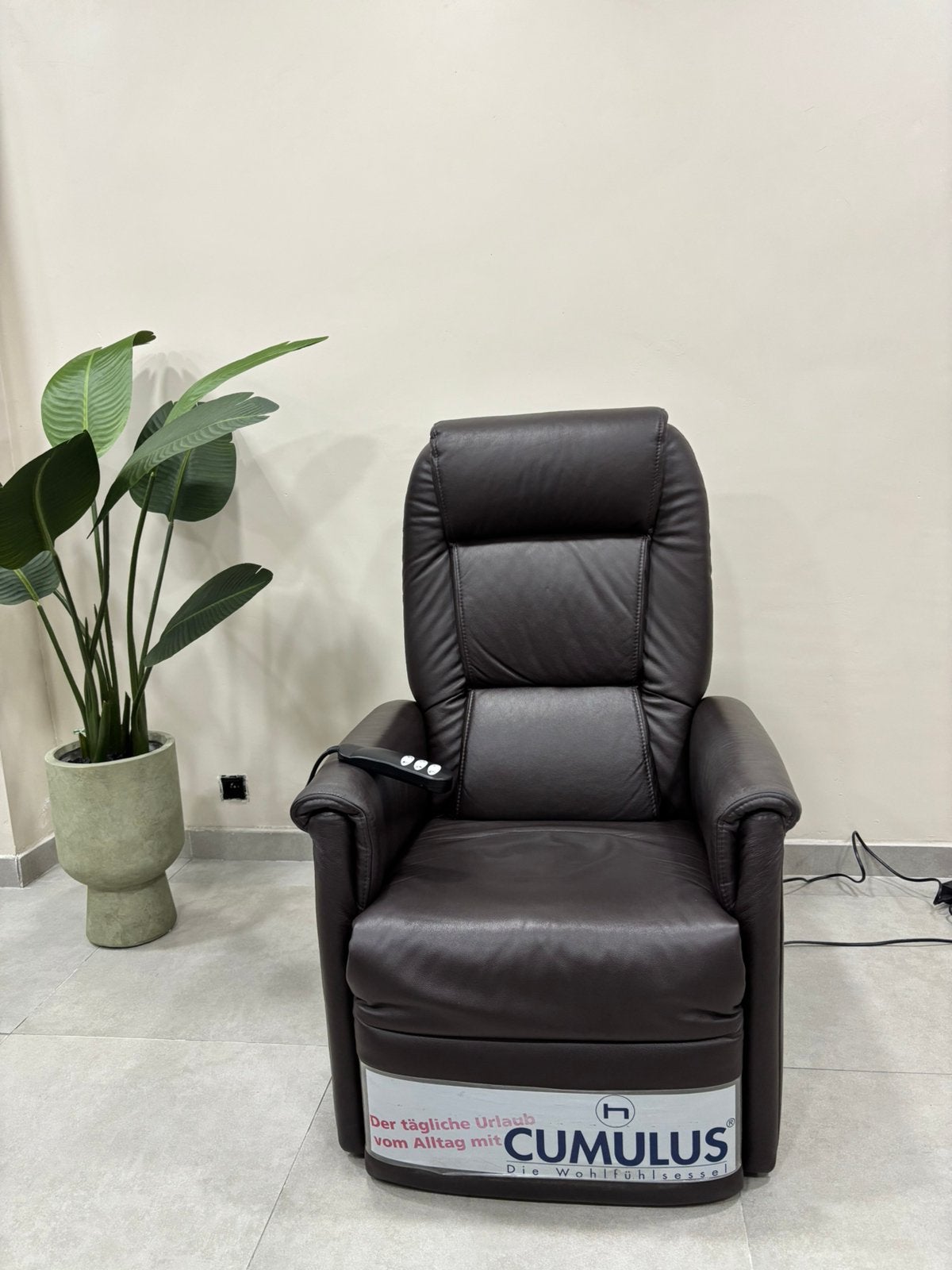 Fauteuil inclinable électrique Himolla avec fonction cuir !, Maison & Meubles, Fauteuils, Enlèvement ou Envoi, Comme neuf, Cuir