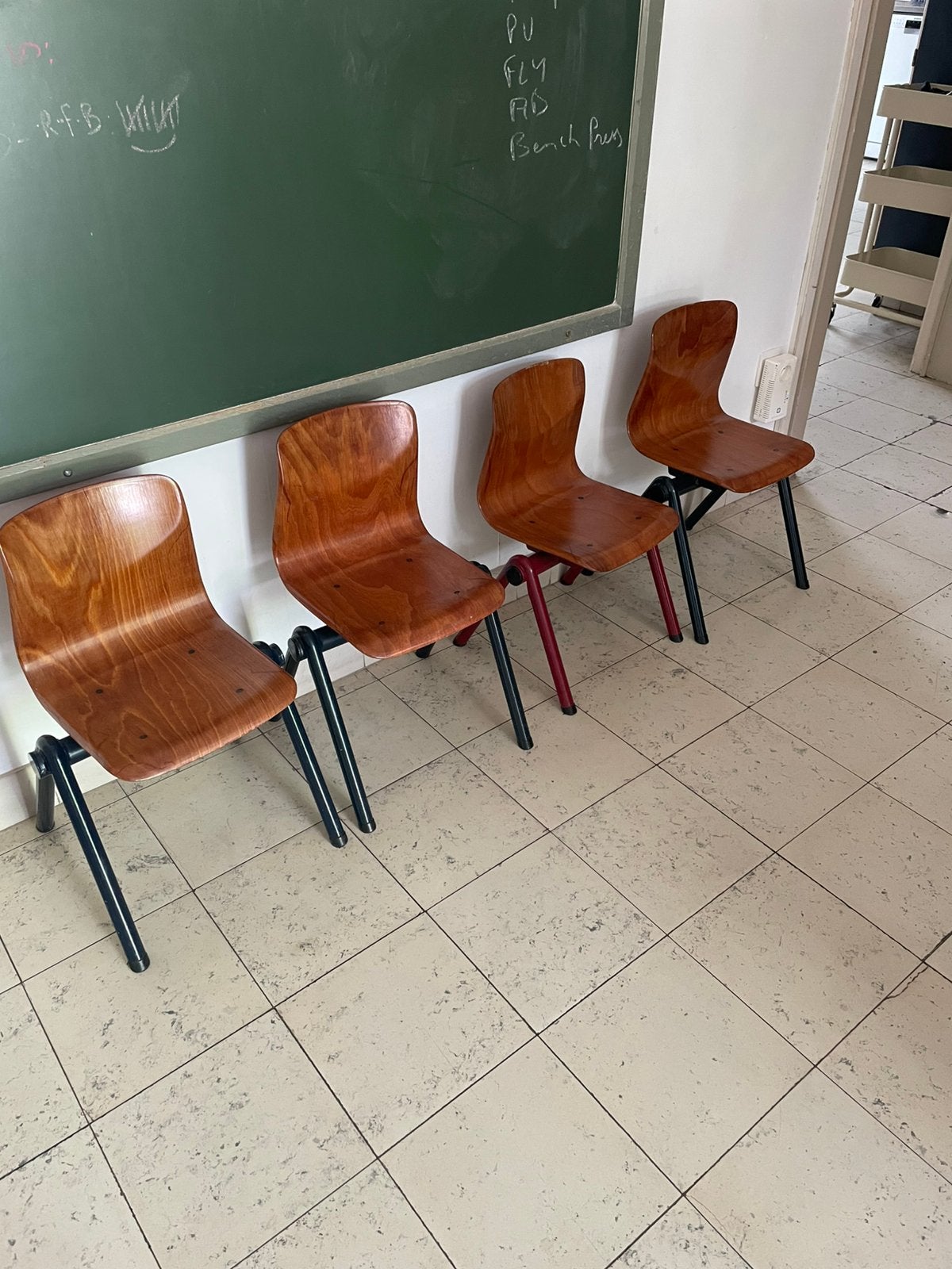 4 kinderstoeltjes, Ophalen, Zo goed als nieuw