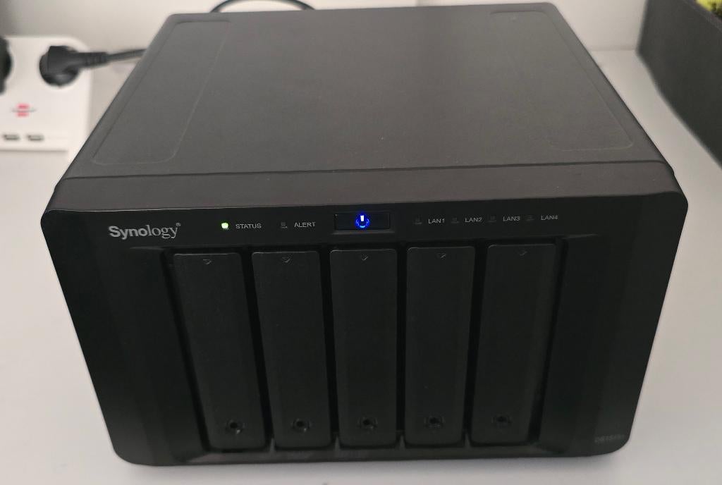 NAS Synology DS1515+ 5 bays, Informatique & Logiciels, NAS, Comme neuf, Enlèvement