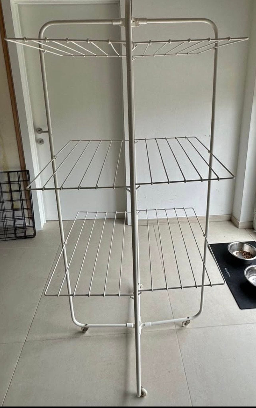 gratuit : panier, séchoir à linge et table basse IKEA, Ophalen, Gebruikt, Droogmolen