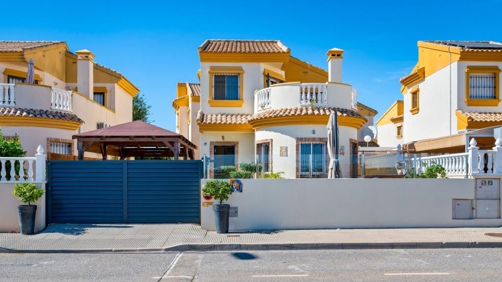 SUPERBE VILLA RÉNOVÉE 3 CHAMBRE SUR EL RASO, 110 m², Ville, Maison d'habitation, 3 pièces