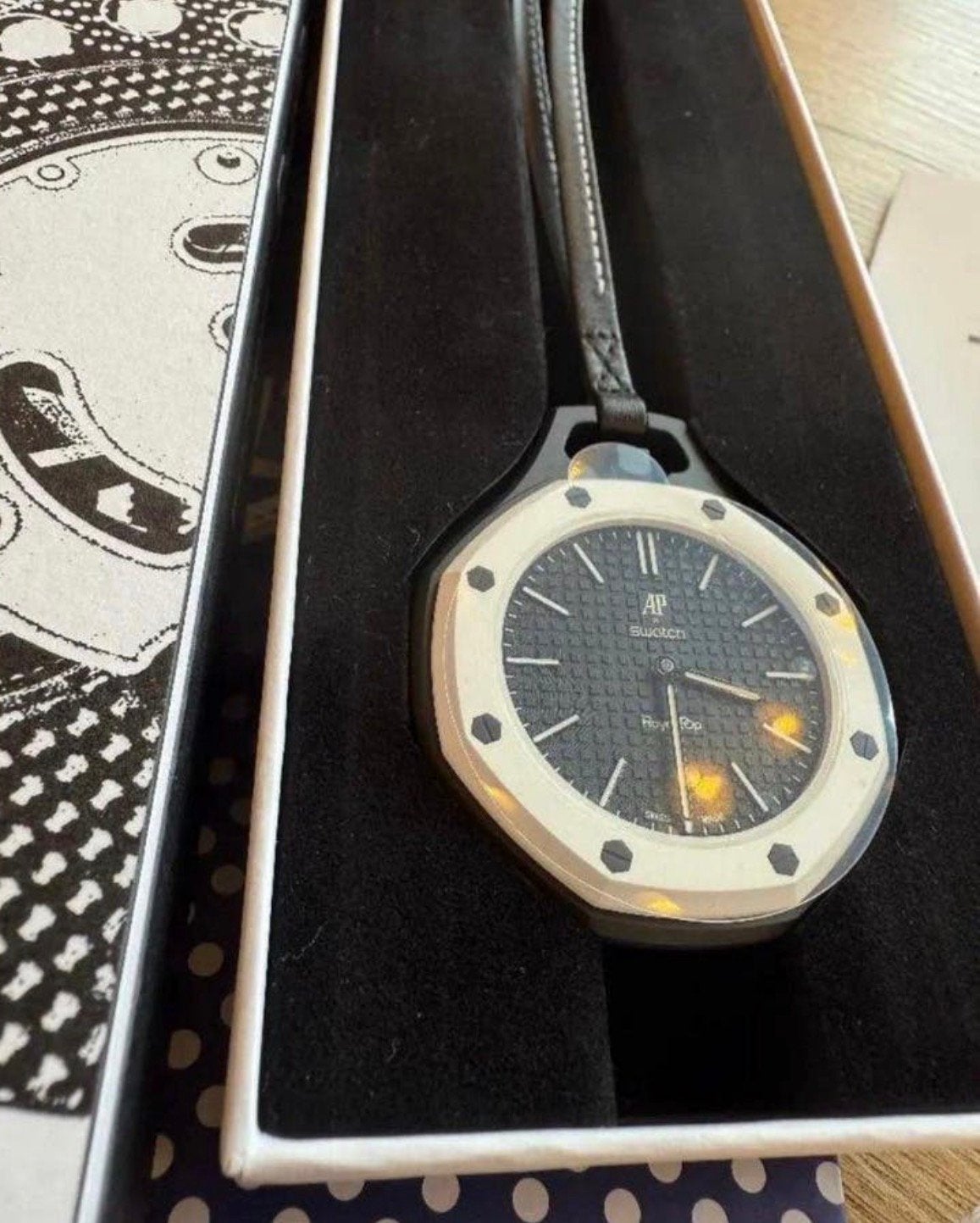Audemars Piguet x Swatch Royal Pop horloge, Handtassen en Accessoires, Horloges | Dames, Zo goed als nieuw, Zakhorloge, Swatch
