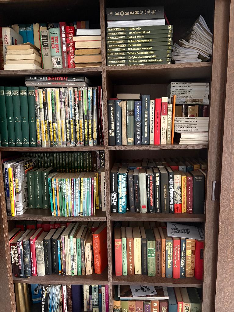 Collectie oorlogsboeken + volledige reeks oorlogskranten, Diverse auteurs, Algemeen, Ophalen, Tweede Wereldoorlog