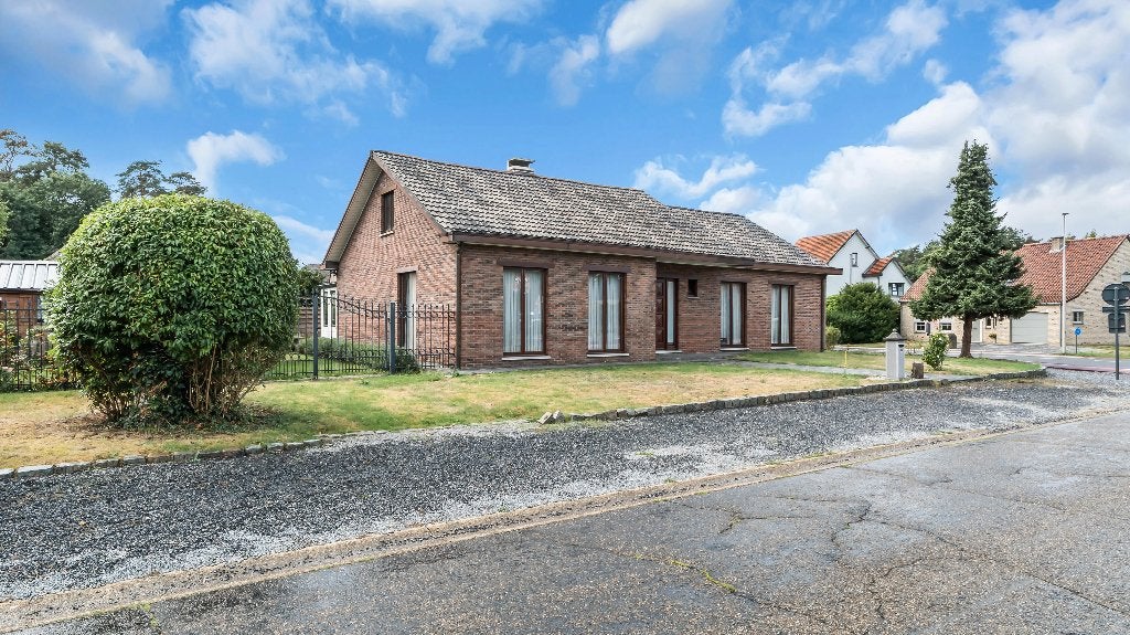 Gelijkvloerse woning met 3 slpks op uitstekende ligging, Immo, 574 kWh/m²/jaar, 500 tot 1000 m², 168 m², 3 kamers