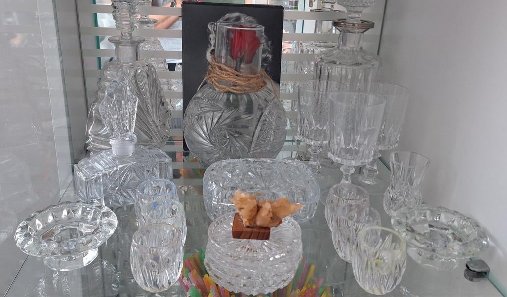 Plusieurs articles en cristal véritable en parfait état., Enlèvement
