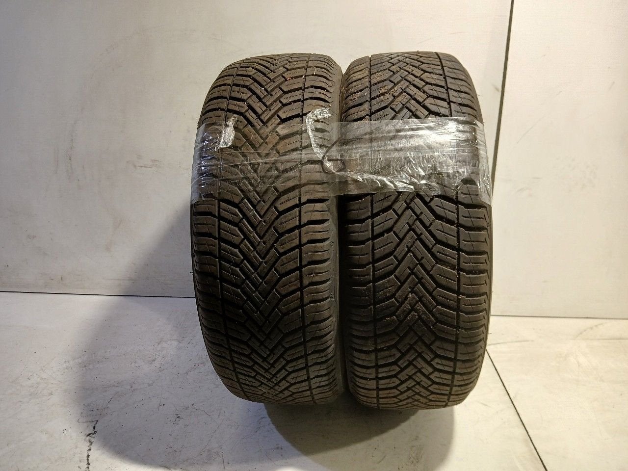 Bandenset 2 stuks Winter 185 50 R14, Auto-onderdelen, Banden en Velgen, Van der Ven Autorecycling B.V., Gebruikt, Ettenseweg 76, 4706 PB Roosendaal, The Netherlands