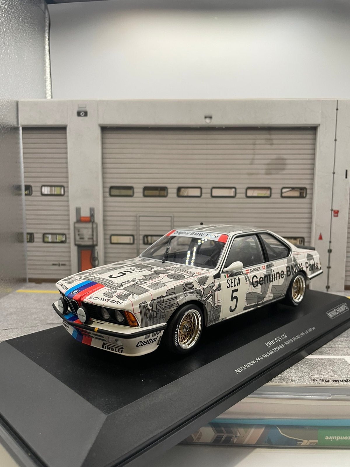BMW 635 CSi Minichamps 1/18, Enlèvement, Comme neuf