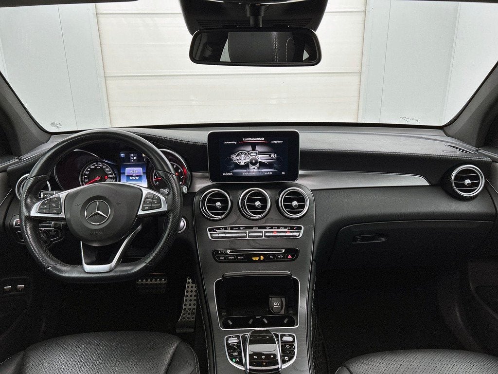 Mercedes-Benz GLC-Klasse 250 4MATIC Coupé AMG Line | Panora, Auto's, Mercedes-Benz, Automaat, Stof, Gebruikt, 4 cilinders