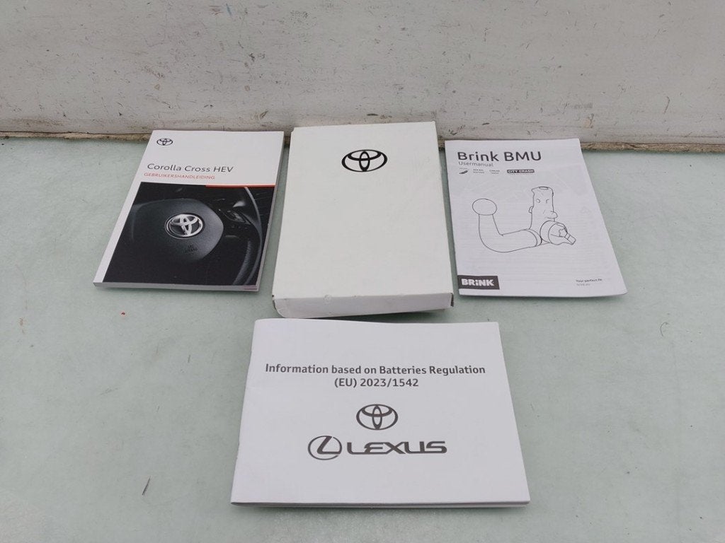 INSTRUKTIEBOEK Toyota Corolla Cross (01-2020/-), Dhr. J. Ham, Gebruikt, Administratie@autoham.nl, Toyota