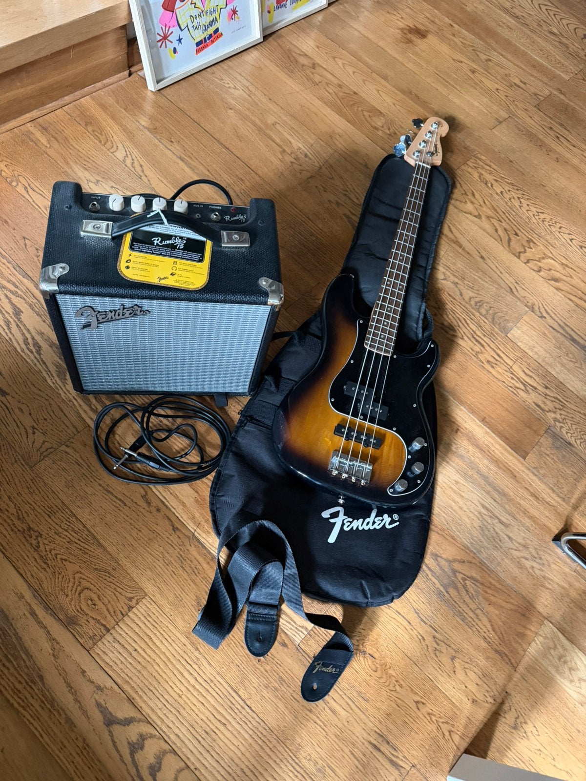 🎸 Squier Precision Bass — pack complet pour débutant, Musique & Instruments, Instruments à corde | Guitares | Électriques, Utilisé