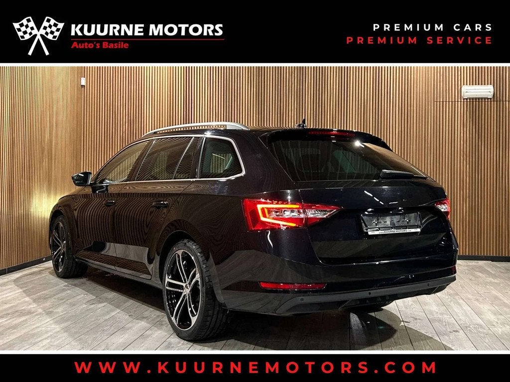 Skoda Superb Combi 2.0 TDI DSG Alu19"/Led/Cam/Gps *1j garant, Automaat, Gebruikt, 4 cilinders, Zwart