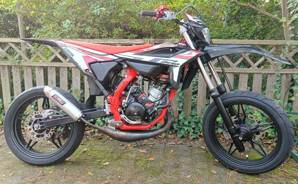 Beta RR 50 met veel opties aan spotprijsje, Fietsen en Brommers, 6 versnellingen, Zo goed als nieuw, 50 cc, Ophalen