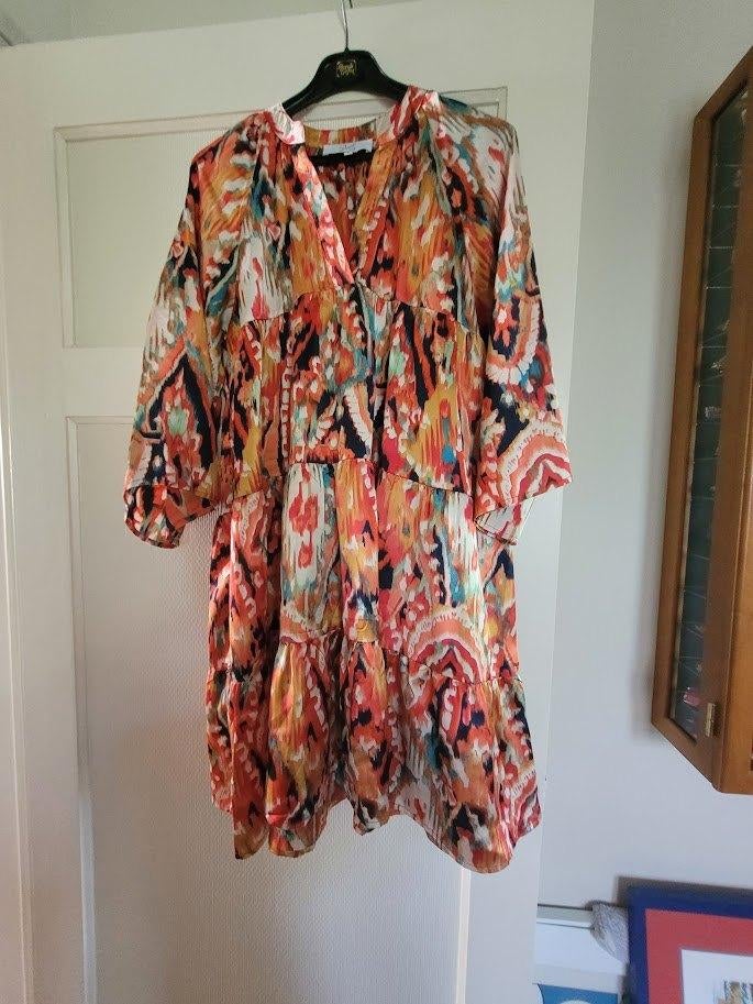 oranje satijnen kleed, Maat 38/40 (M), Oranje, Zo goed als nieuw, Knielengte