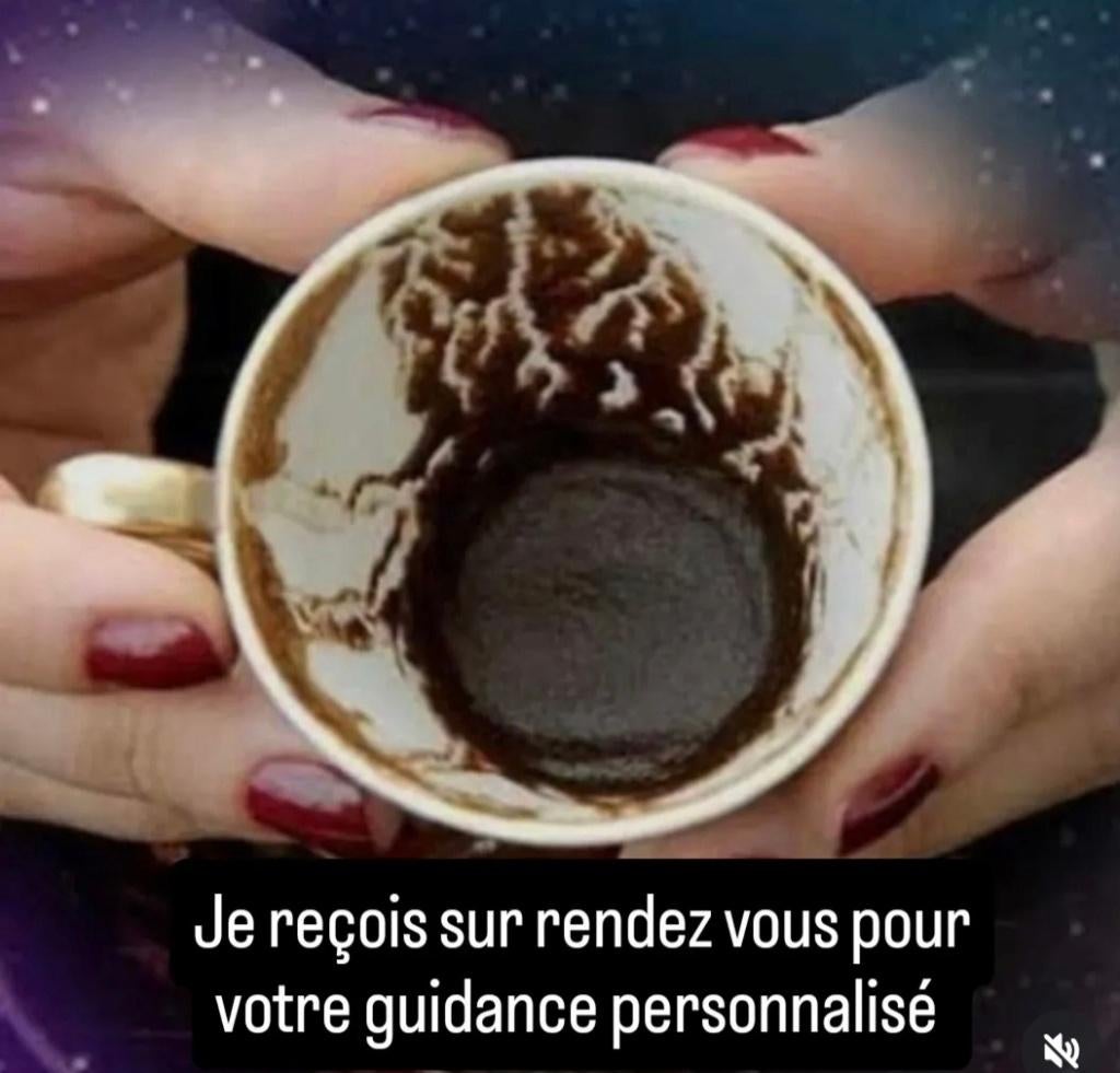 Voyante  avec les marques de café turc