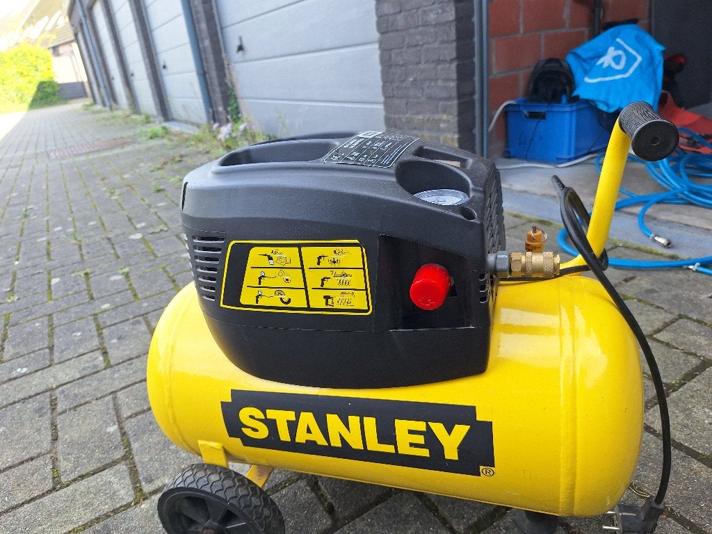 Stanley Compressor D 200/10/24 - 24 liter - 10 bar, Doe-het-zelf en Bouw, Ophalen, Gebruikt, 6 tot 10 bar, Minder dan 200 liter/min