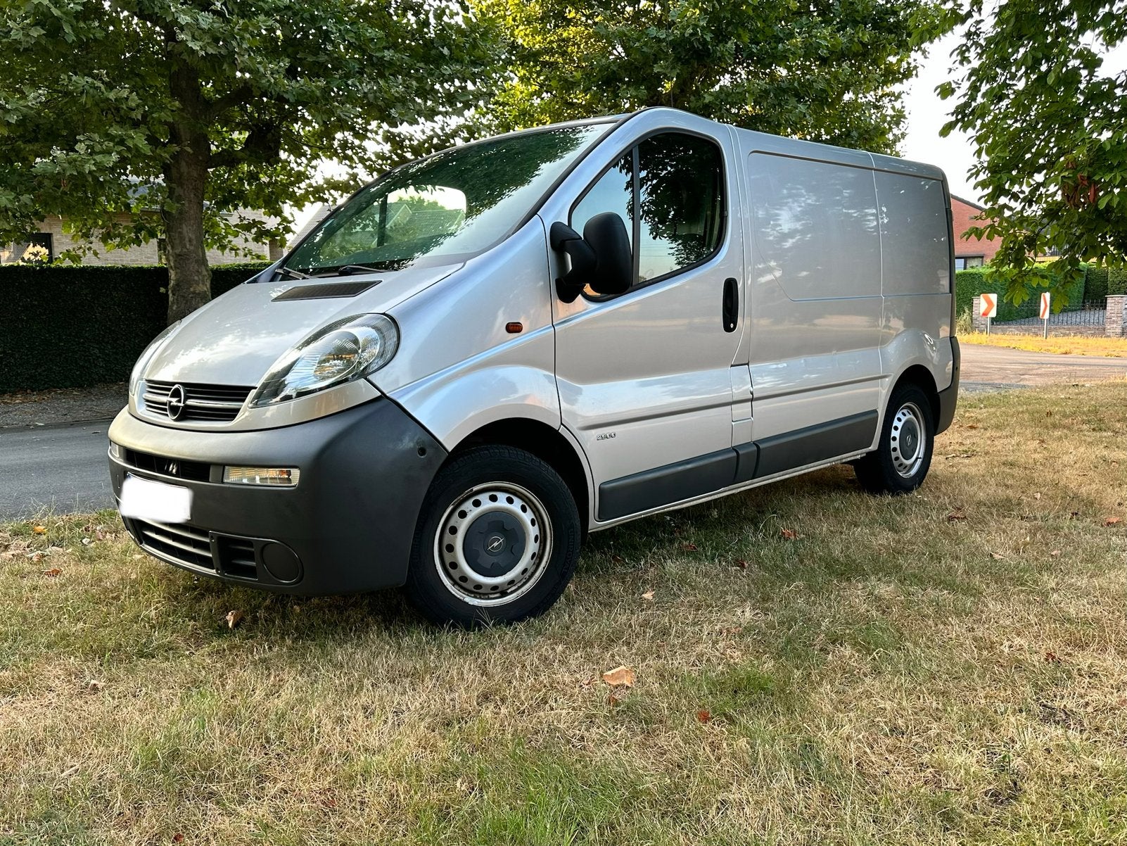 Opel vivaro 2.5 cdti 99.000dkm gekeurd voor verkoop, Auto's, Bestelwagens en Lichte vracht, Particulier, Te koop, Opel