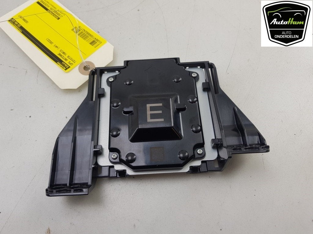 GPS ANTENNE Toyota Yaris IV (P21 / PA1 / PH1) (01-2020/-), Auto-onderdelen, Elektronica en Kabels, Toyota, Gebruikt