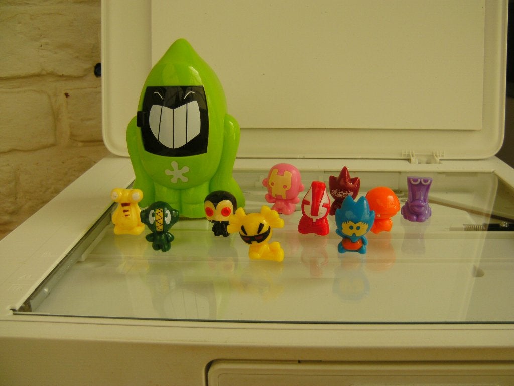 Verzamel objecten gogos crazy bones.10 stuks 1 groot,, Ophalen of Verzenden, Zo goed als nieuw