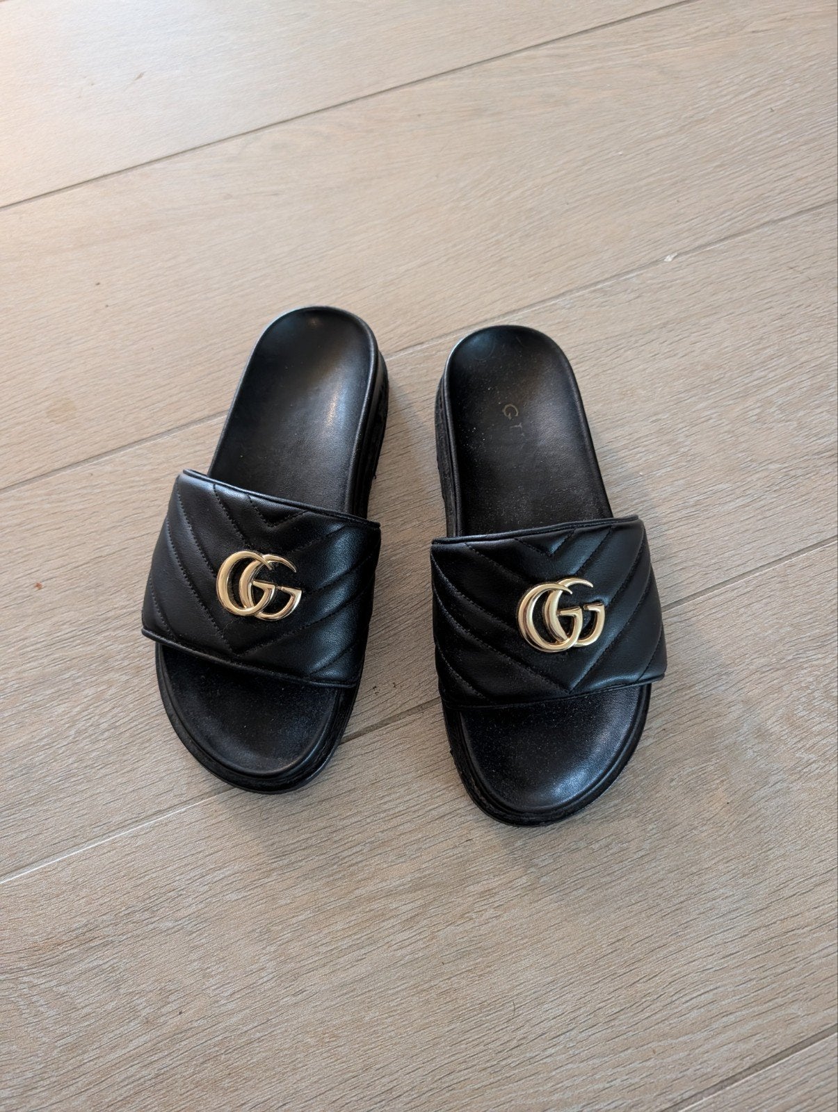 Gucci GG Marmont gewatteerde leren sandalen - Maat 38, Slippers, Verzenden, Zwart, Gucci