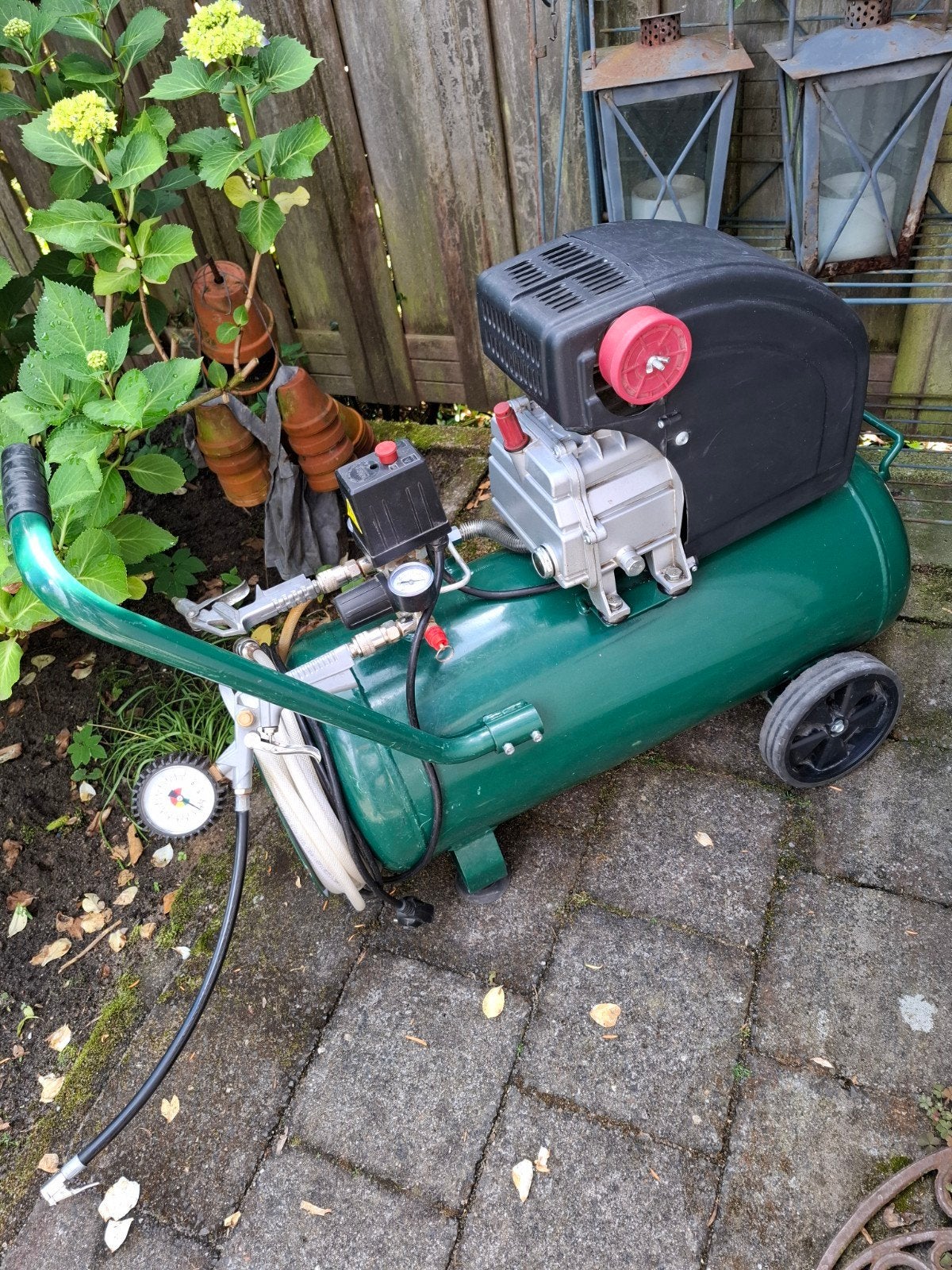 Te koop compressor met niethamer + nieten en spijkers., Ophalen
