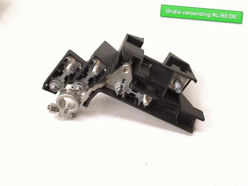 ACCU ZEKERING PLUS Volkswagen Passat (3G2) (4F0915519), Gebruikt, Volkswagen, Volkswagen AG, Kundenbetreuung@volkswagen.de