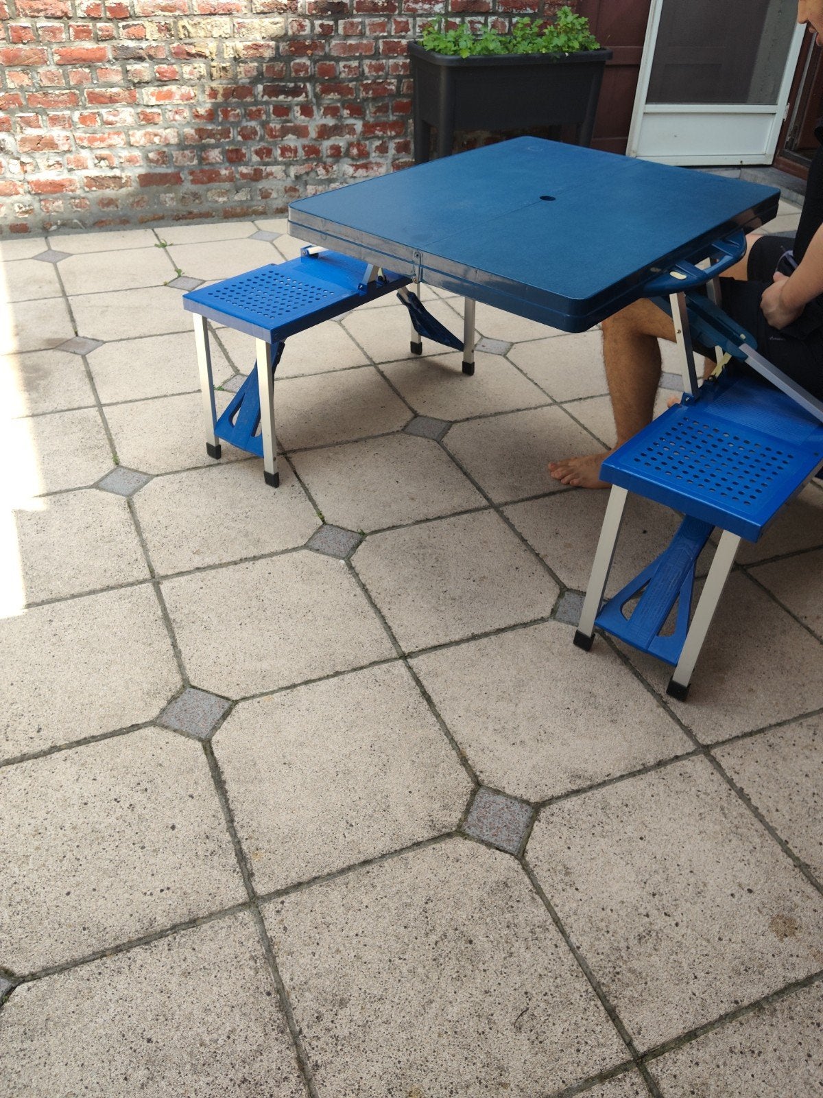 Table pliable bleue pour camping vacance 4 personnes