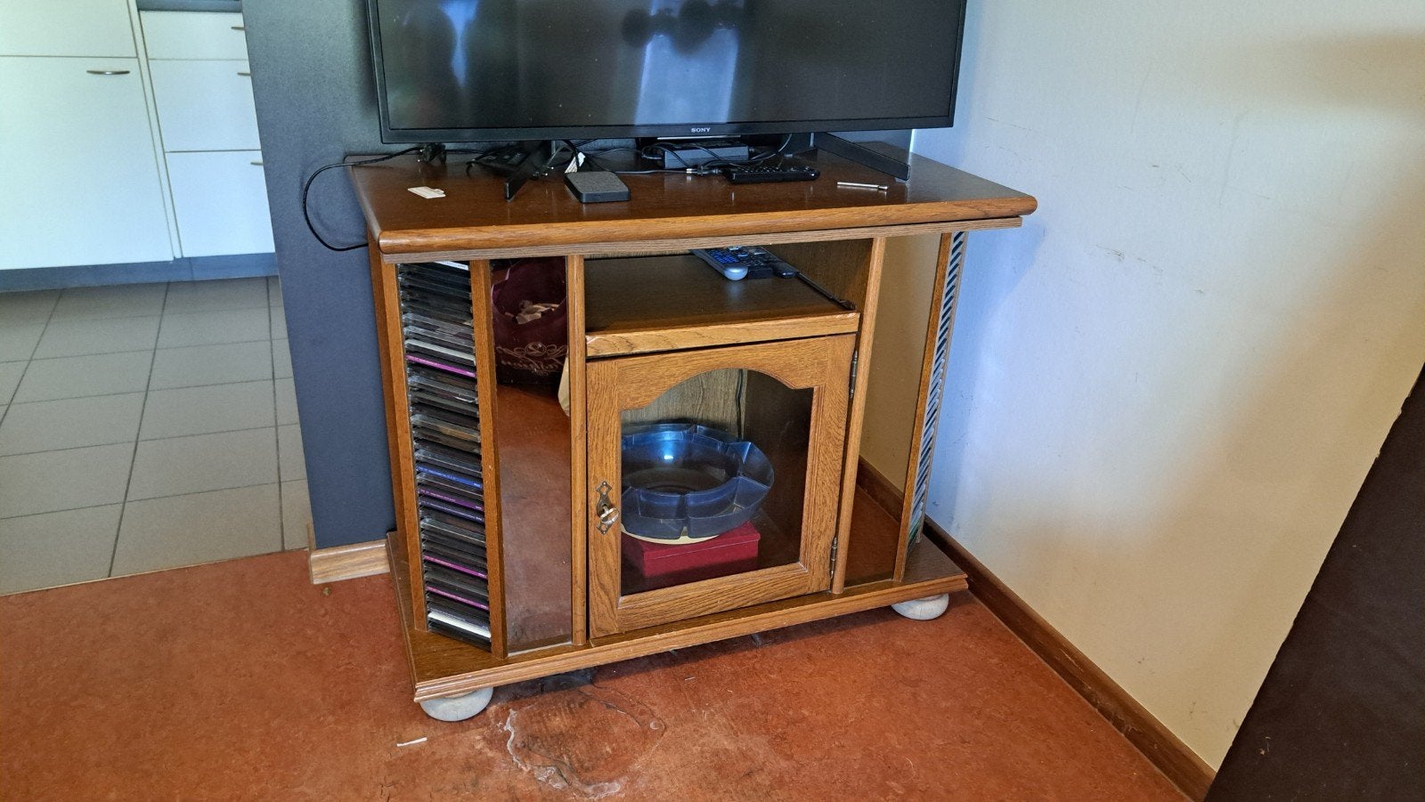 Sony tv met draaibare tv kast, Huis en Inrichting, Ophalen