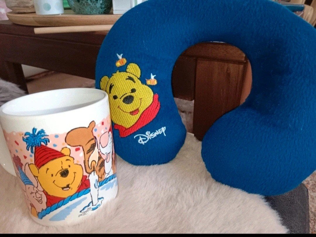 Winnie the Pooh nekkussen met koffiemok, Ophalen of Verzenden, Zo goed als nieuw