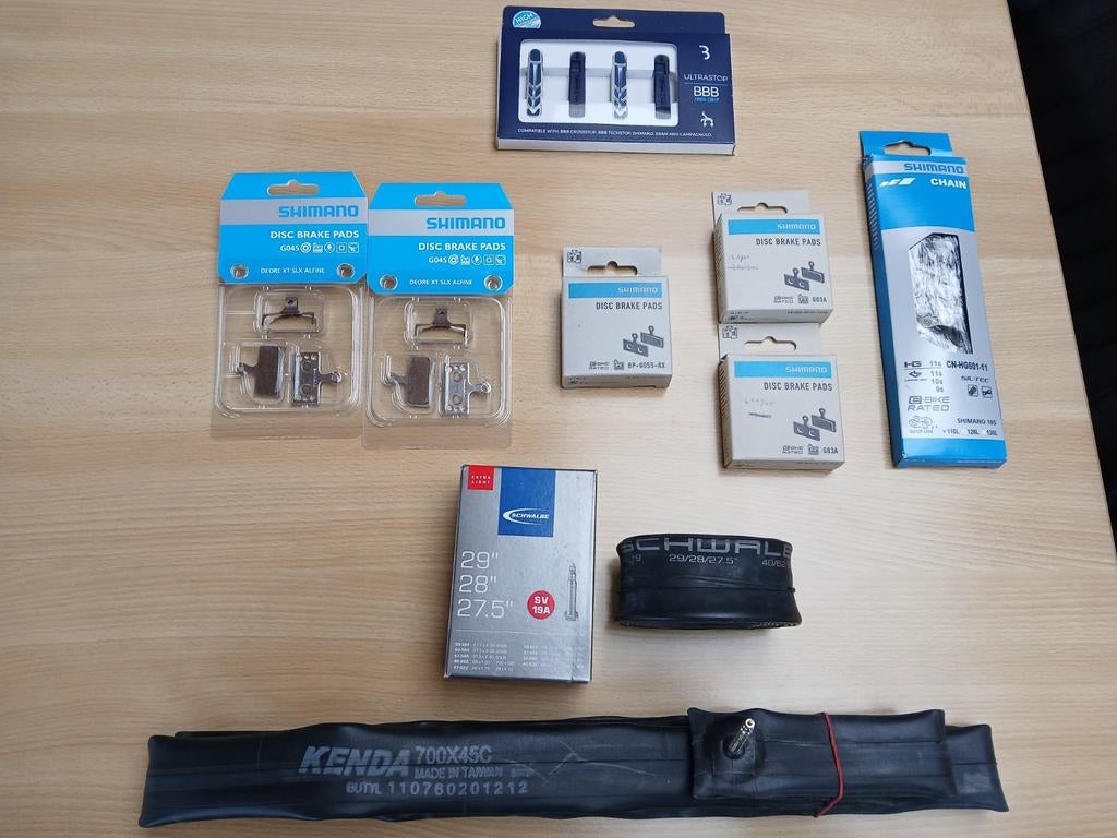 Fiets binnenbanden en remblokken en ketting en steun., Ophalen, Racefiets