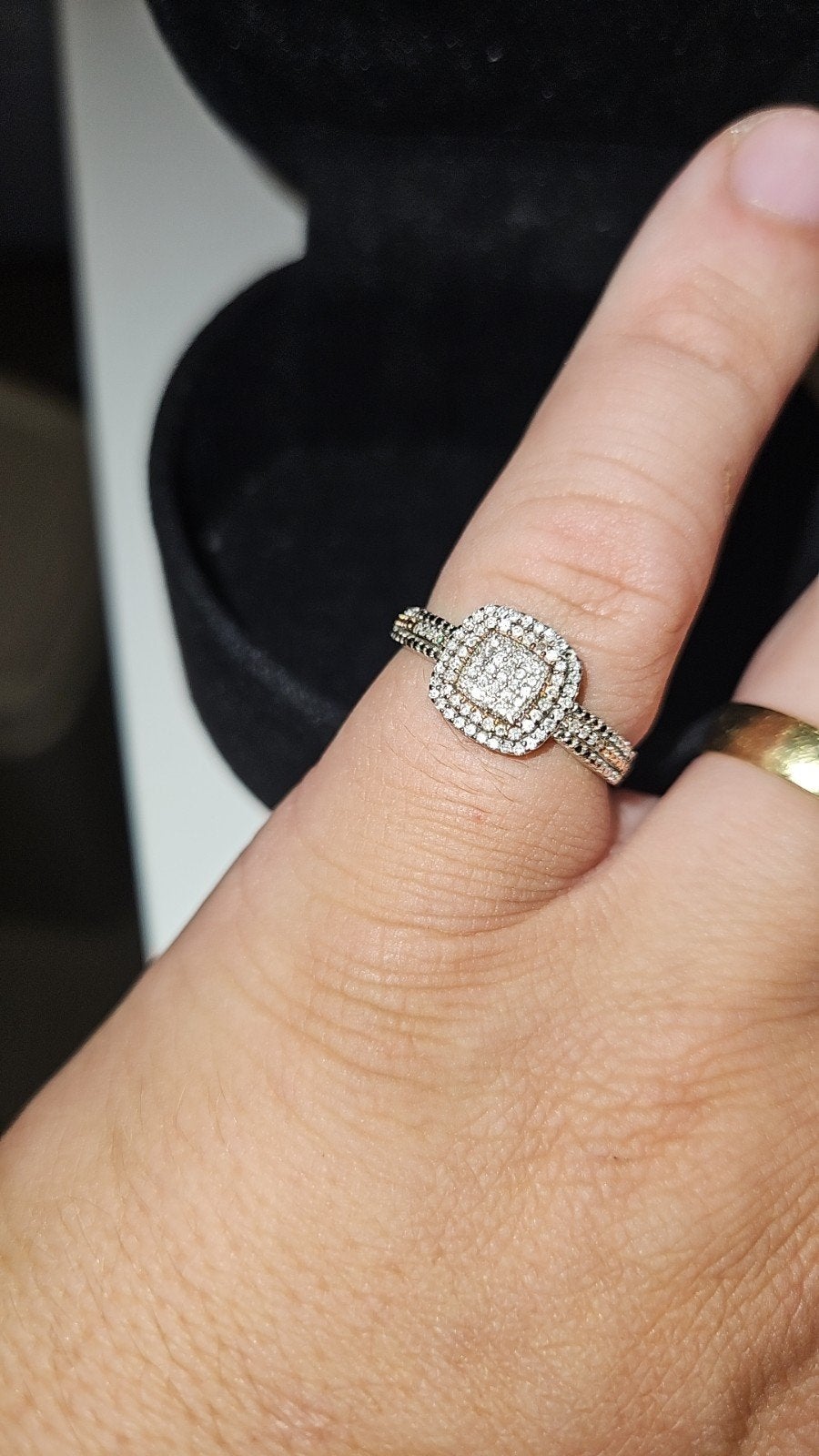 Bague diamand, Enlèvement