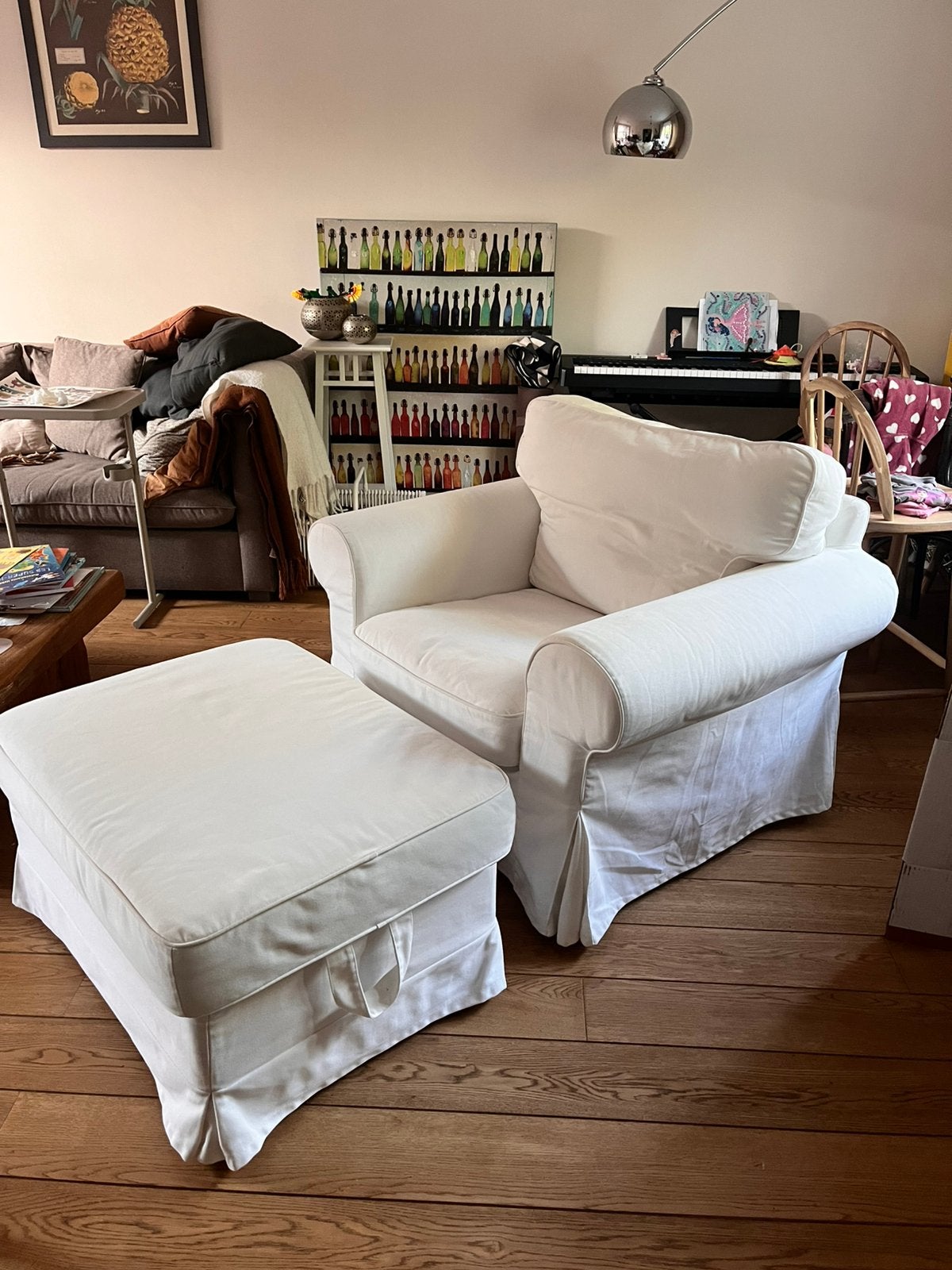IKEA EKTORP fauteuil blanc + repose-pieds avec rangement, Maison & Meubles, Canapés | Sofas & Chaises Longues, Comme neuf, Enlèvement