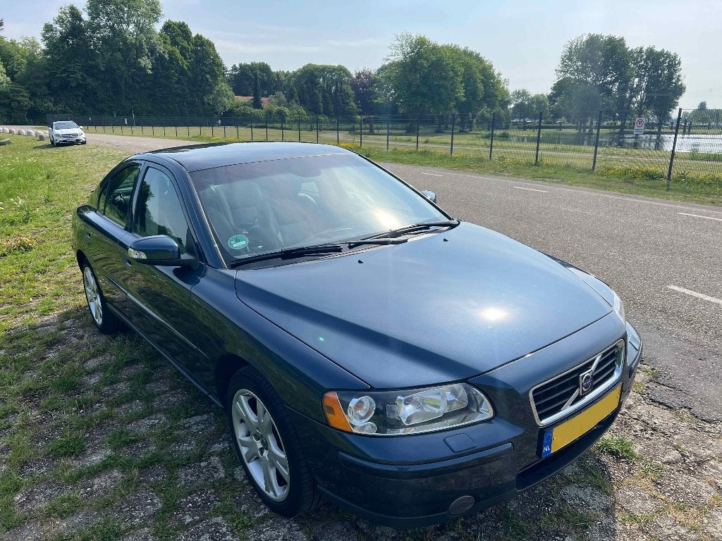 VOLVO S60 MOMENTUM 2.4 DRIVERS EDITION, Auto's, Volvo, Voorwielaandrijving, 4 deurs, Beige, 4 cilinders