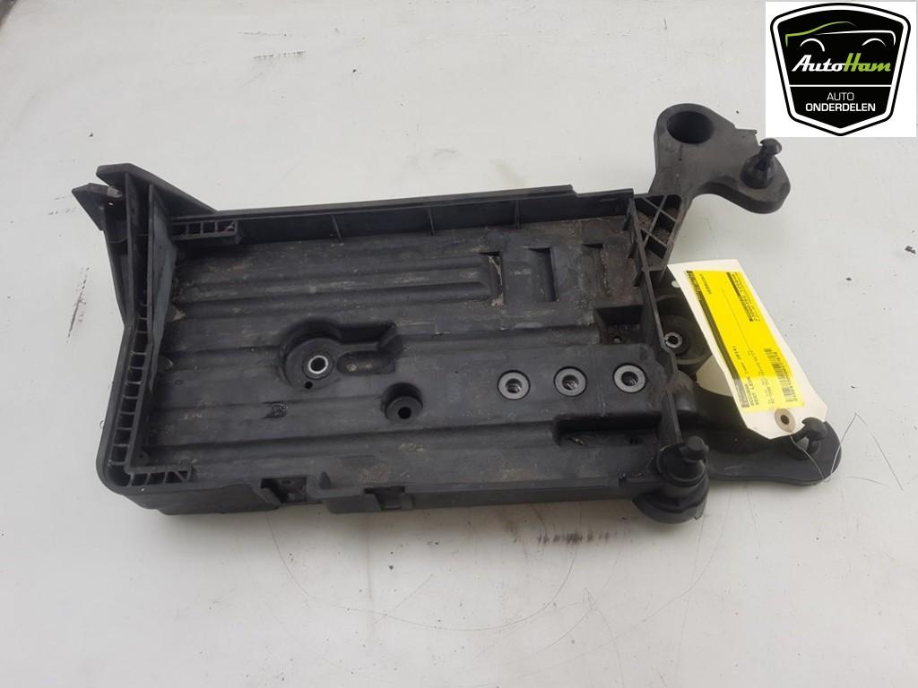 BAC A BATTERIE Seat Leon (5FB) (01-2012/08-2020), Utilisé, Seat