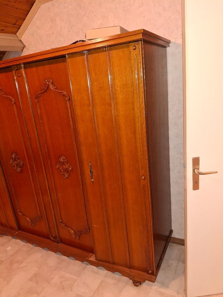 Slaapkamer kasten, Enlèvement