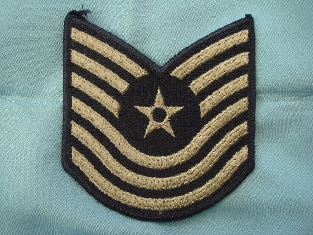 USAF # 8 - MASTER SERGEANT (1 ex), Verzamelen, Ophalen of Verzenden, Luchtmacht, Embleem of Badge