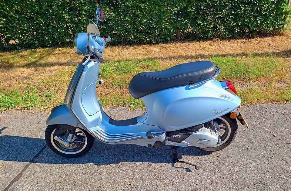 Vespa Primavera S 125cc  (rijbewijs B), Fietsen en Brommers, Scooters | Vespa, Ophalen, Vespa S, Zo goed als nieuw, Benzine